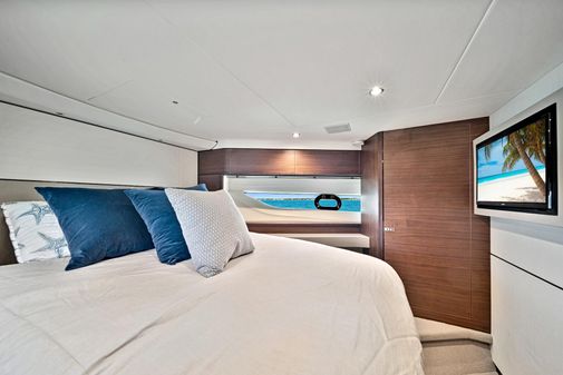 Princess Yachts F55 Flybridge image