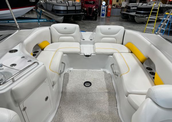 Crownline 270-BR image