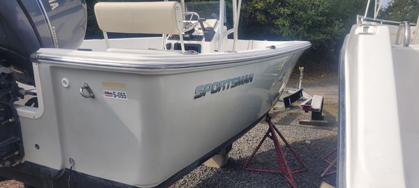 Sportsman Island Reef 19 Center Console image