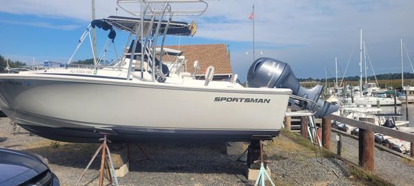 Sportsman Island Reef 19 Center Console image