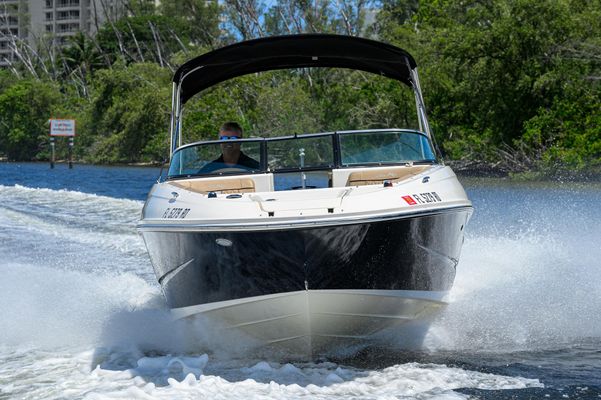 Sea Ray Sundeck 240 - main image