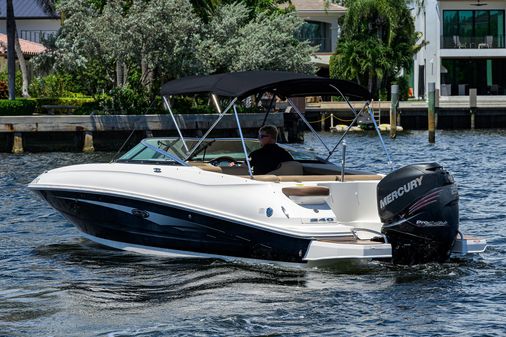 Sea Ray Sundeck 240 image