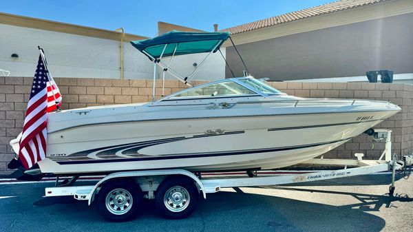 Sea Ray 230 BR Signature 