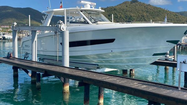 Boston Whaler 420 Outrage