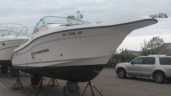 Seaswirl Striper 2301 Dual Console O/B image