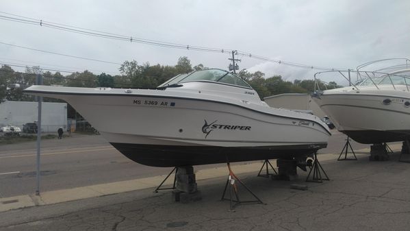 Seaswirl Striper 2301 Dual Console O/B image