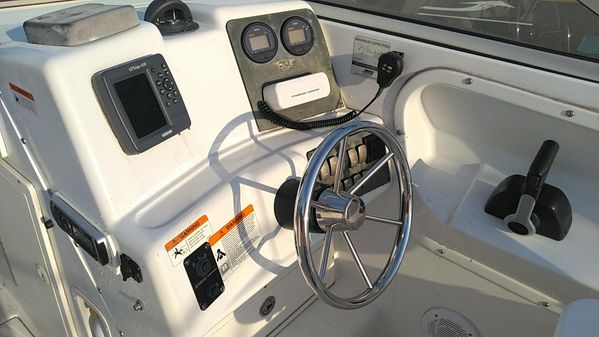 Seaswirl Striper 2301 Dual Console O/B image