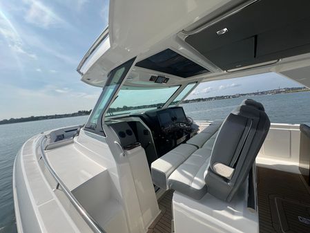 Tiara Yachts 43 LS image