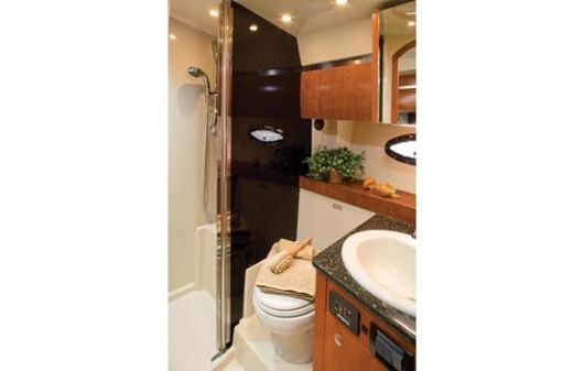 Cruisers Yachts 420 Express image