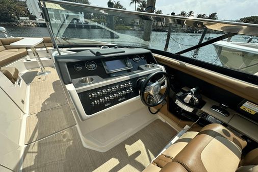 Sea Ray 350 SLX image