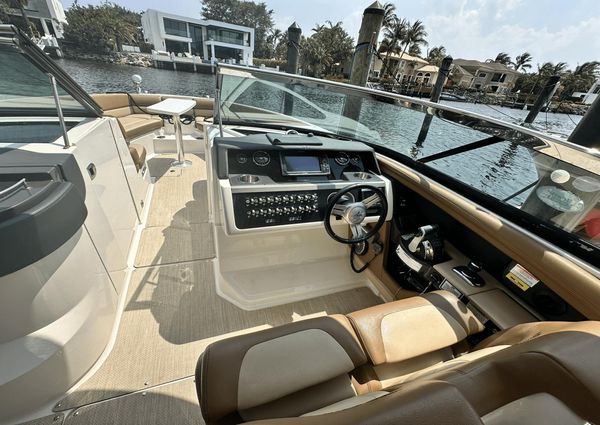 Sea Ray 350 SLX image