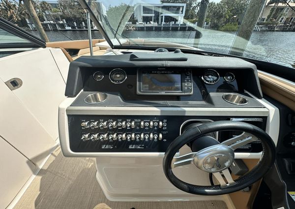 Sea Ray 350 SLX image