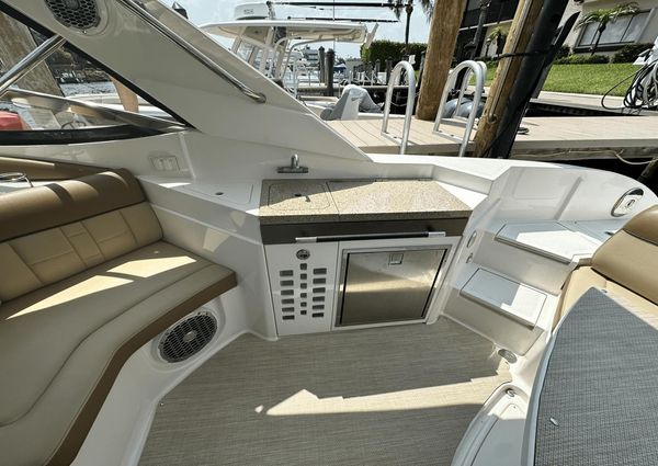 Sea Ray 350 SLX image