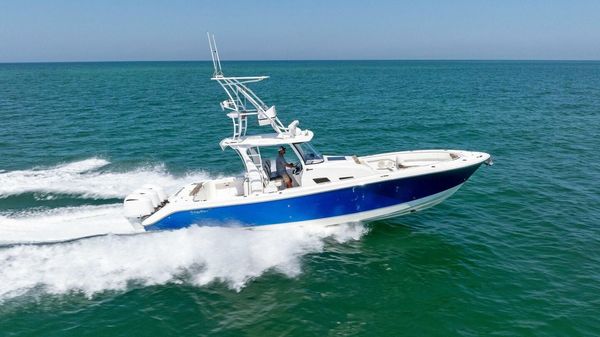 Edgewater 370 Center Console