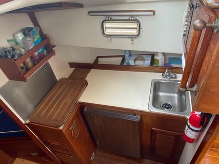 Cape Dory 28 Flybridge image