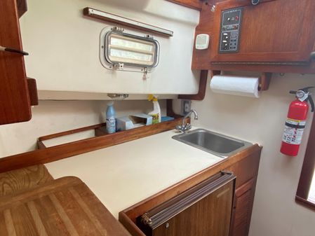 Cape Dory 28 Flybridge image