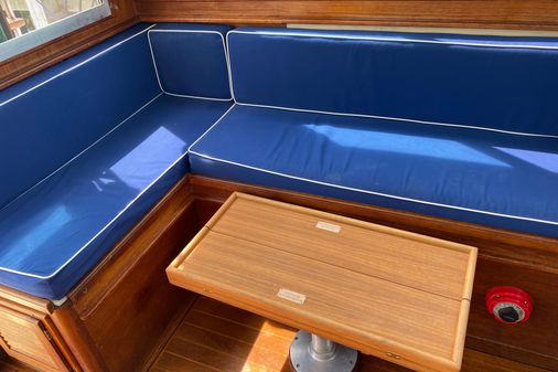 Cape Dory 28 Flybridge image