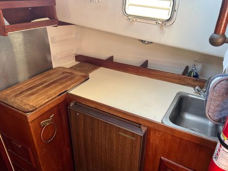 Cape Dory 28 Flybridge image