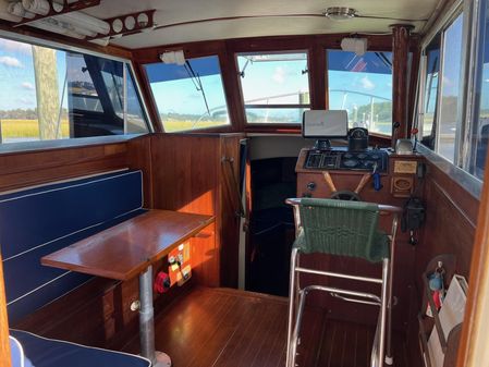 Cape Dory 28 Flybridge image