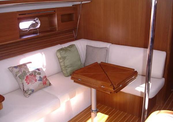 Catalina 385 image