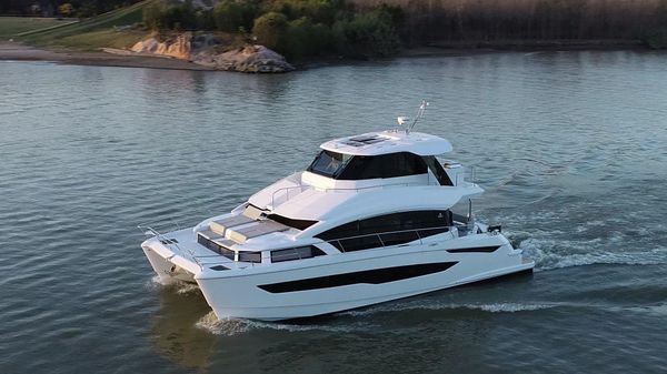 Aquila 54 Yacht