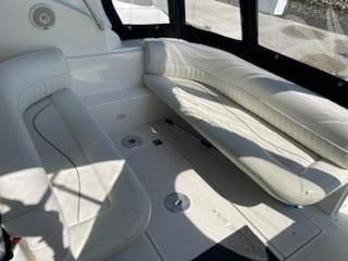 Cruisers Yachts 3075 Express image