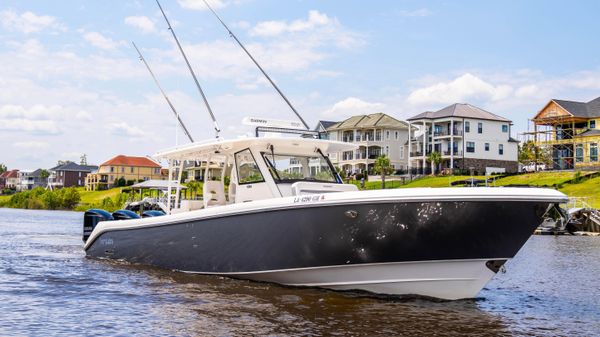 Everglades 435 Center Console