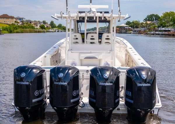 Everglades 435 Center Console image