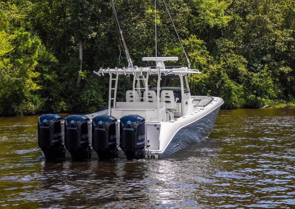 Everglades 435 Center Console image