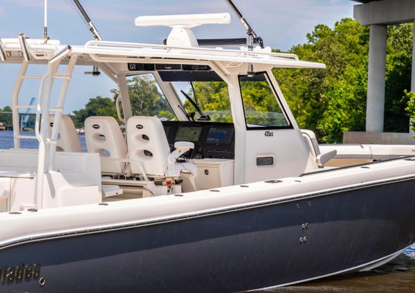 Everglades 435 Center Console image