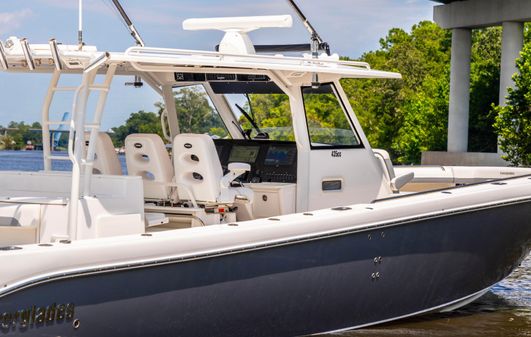 Everglades 435 Center Console image