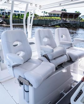 Everglades 435 Center Console image