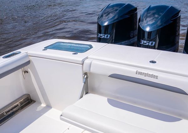 Everglades 435 Center Console image