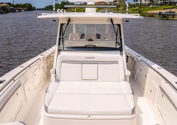 Everglades 435 Center Console image