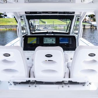 Everglades 435 Center Console image