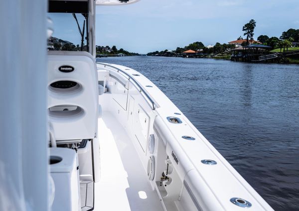 Everglades 435 Center Console image