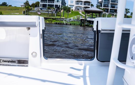 Everglades 435 Center Console image