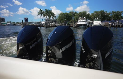 Boston Whaler 350 Outrage image