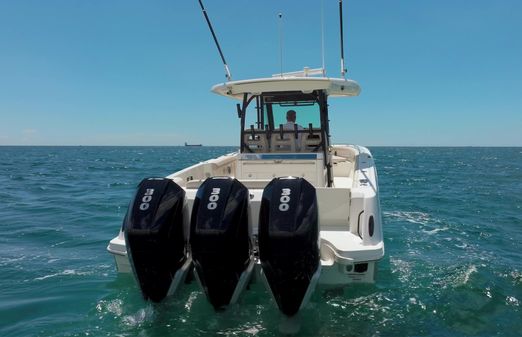 Boston Whaler 350 Outrage image