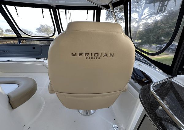 Meridian 441 Sedan image