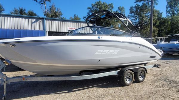 Yamaha Boats 252XE 