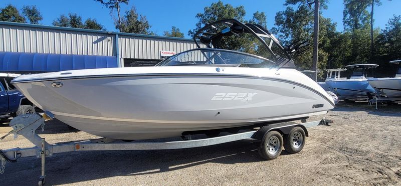 Yamaha-boats 252XE - main image