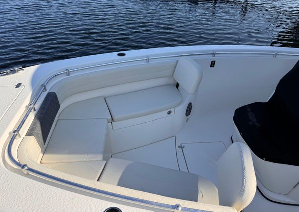 Cobia 280-CENTER-CONSOLE image