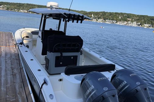 Cobia 280 Center Console image