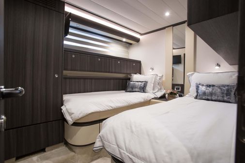 Ferretti Yachts 760 image