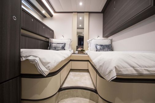 Ferretti Yachts 760 image