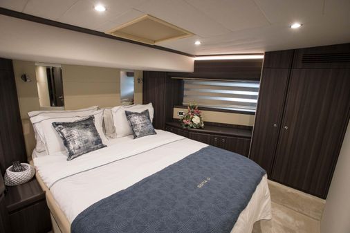 Ferretti Yachts 760 image