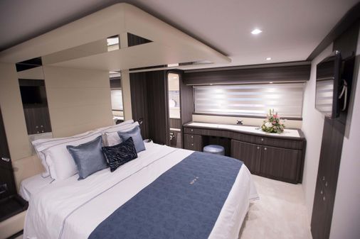 Ferretti Yachts 760 image