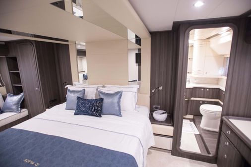 Ferretti Yachts 760 image