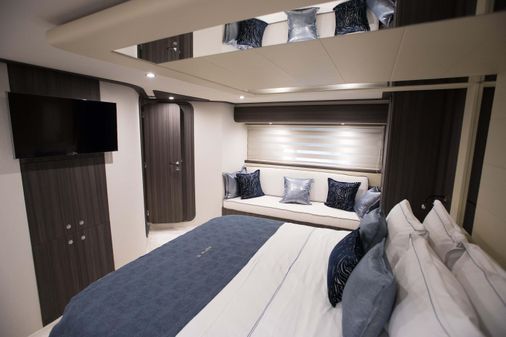 Ferretti Yachts 760 image